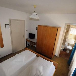 Camera economica con letto king size